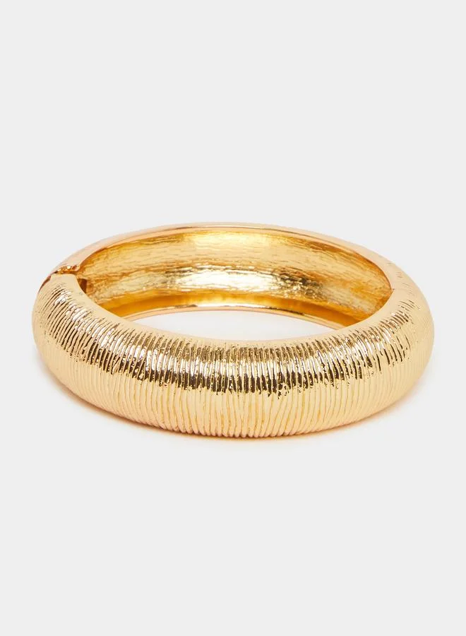 Styli Gold Tone Textured Bangle